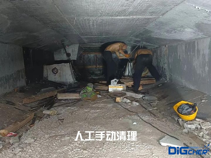 人工手動清理箱梁模具